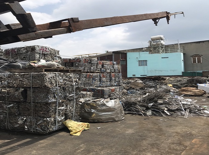 Phế liệu rác thải trong khu công nghiệp