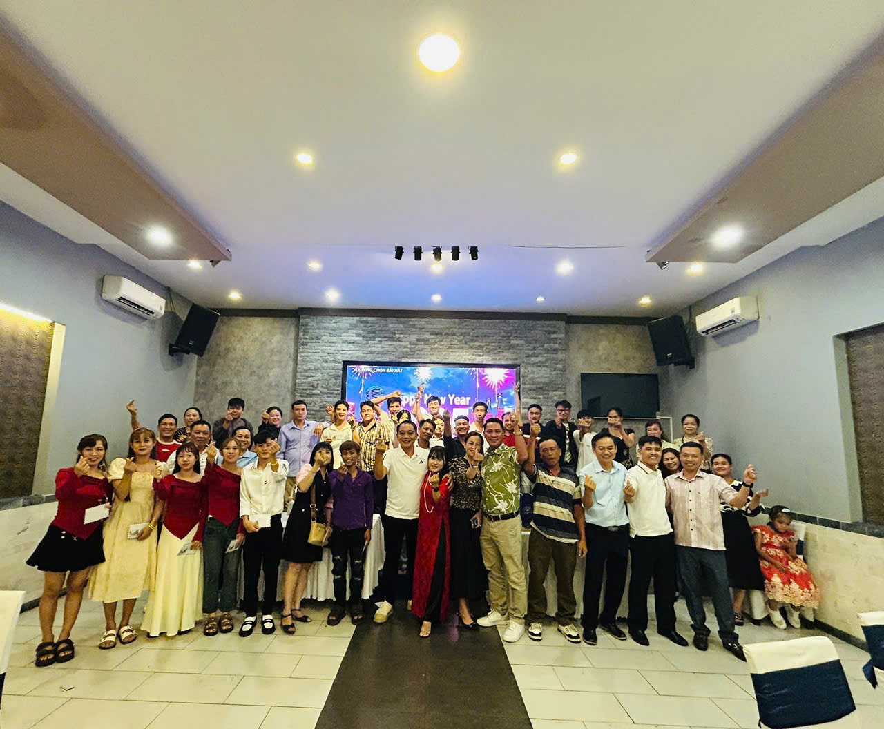 tiec tat nien moi truong hoan ngoc